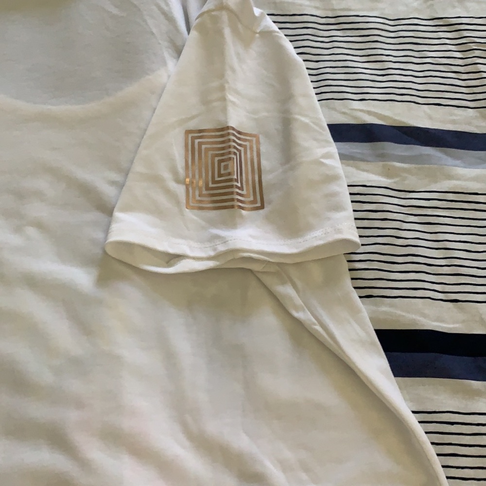 LulaRoe T-shirt - Picture 9 of 10